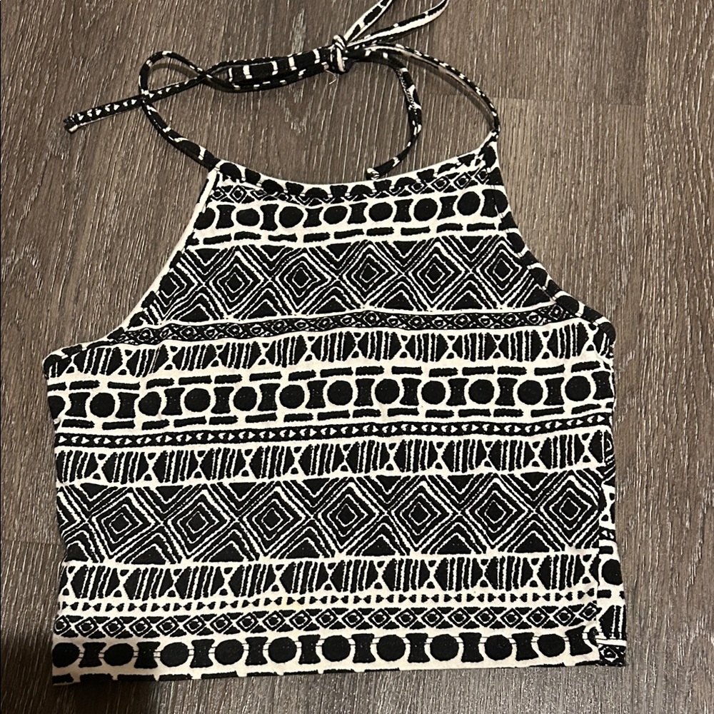Brandy Melville Black and White Geometric Crop Top